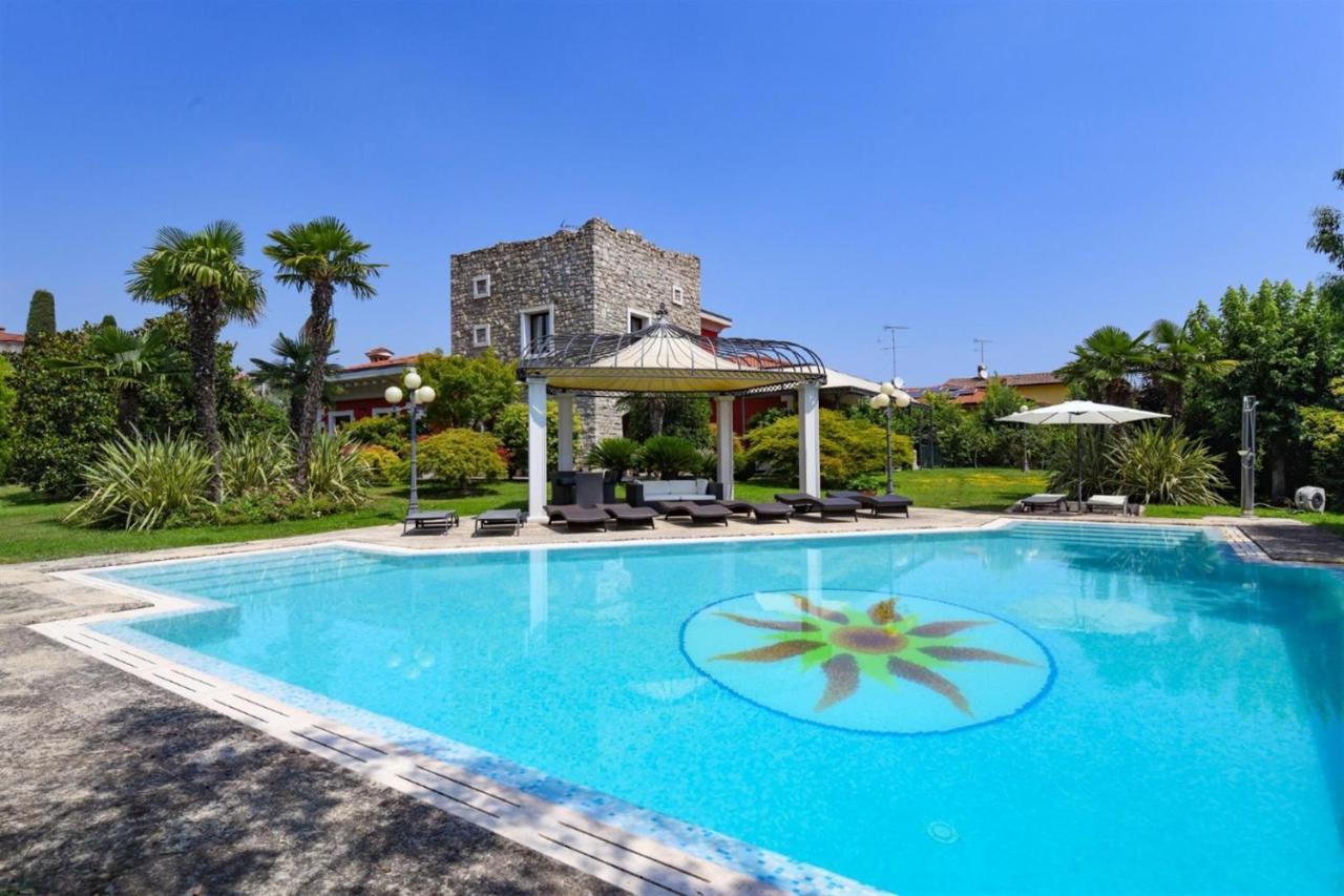 Private Luxury Villa With Pool Moniga del Garda ภายนอก รูปภาพ