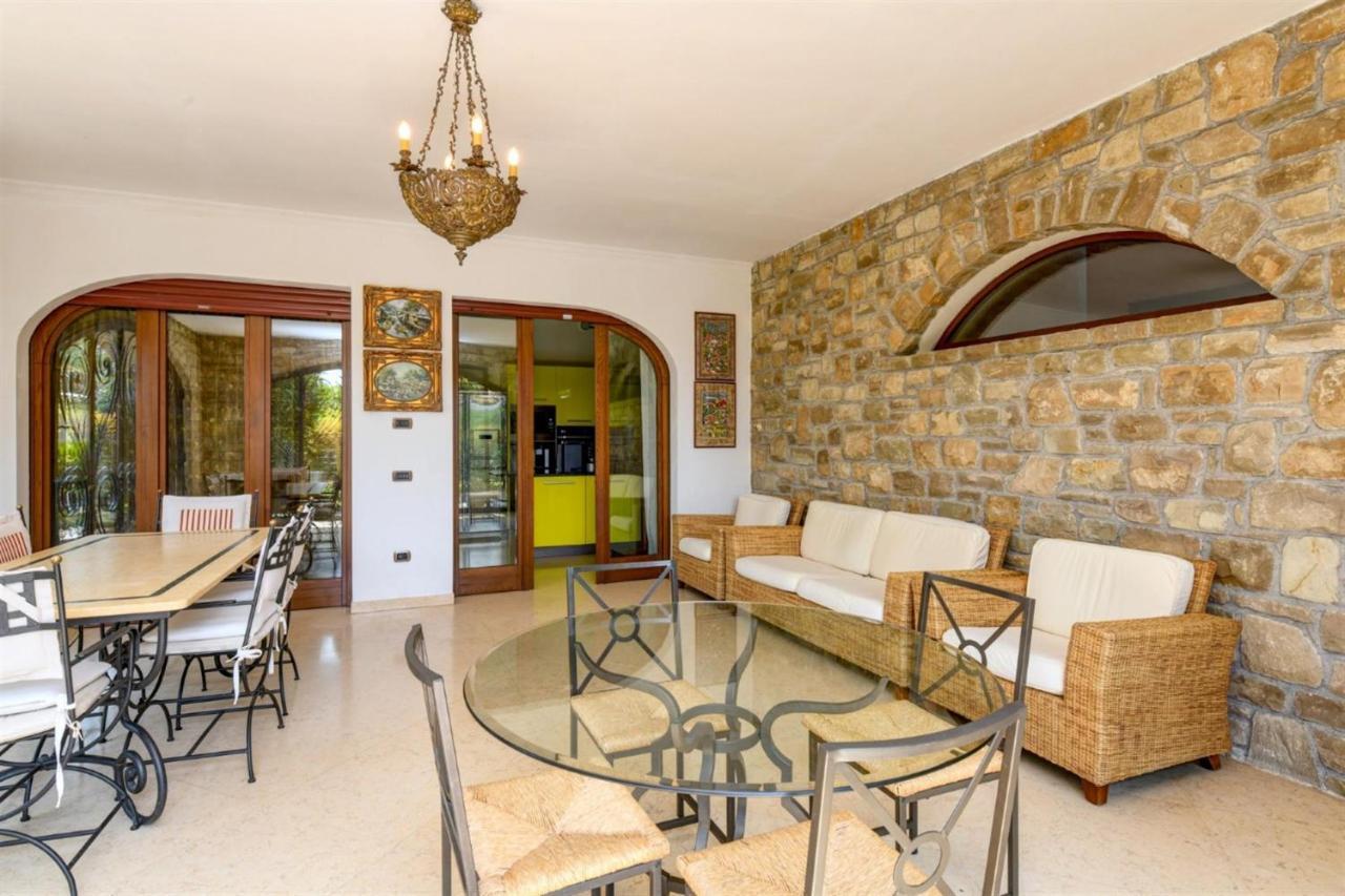 Private Luxury Villa With Pool Moniga del Garda ภายนอก รูปภาพ