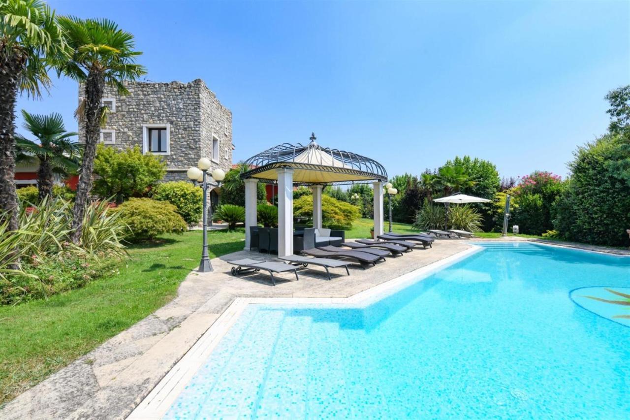 Private Luxury Villa With Pool Moniga del Garda ภายนอก รูปภาพ