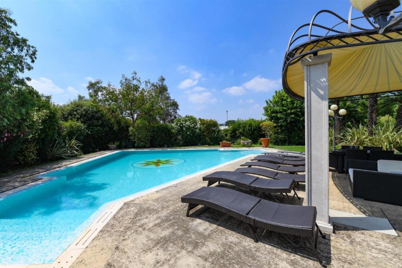 Private Luxury Villa With Pool Moniga del Garda ภายนอก รูปภาพ