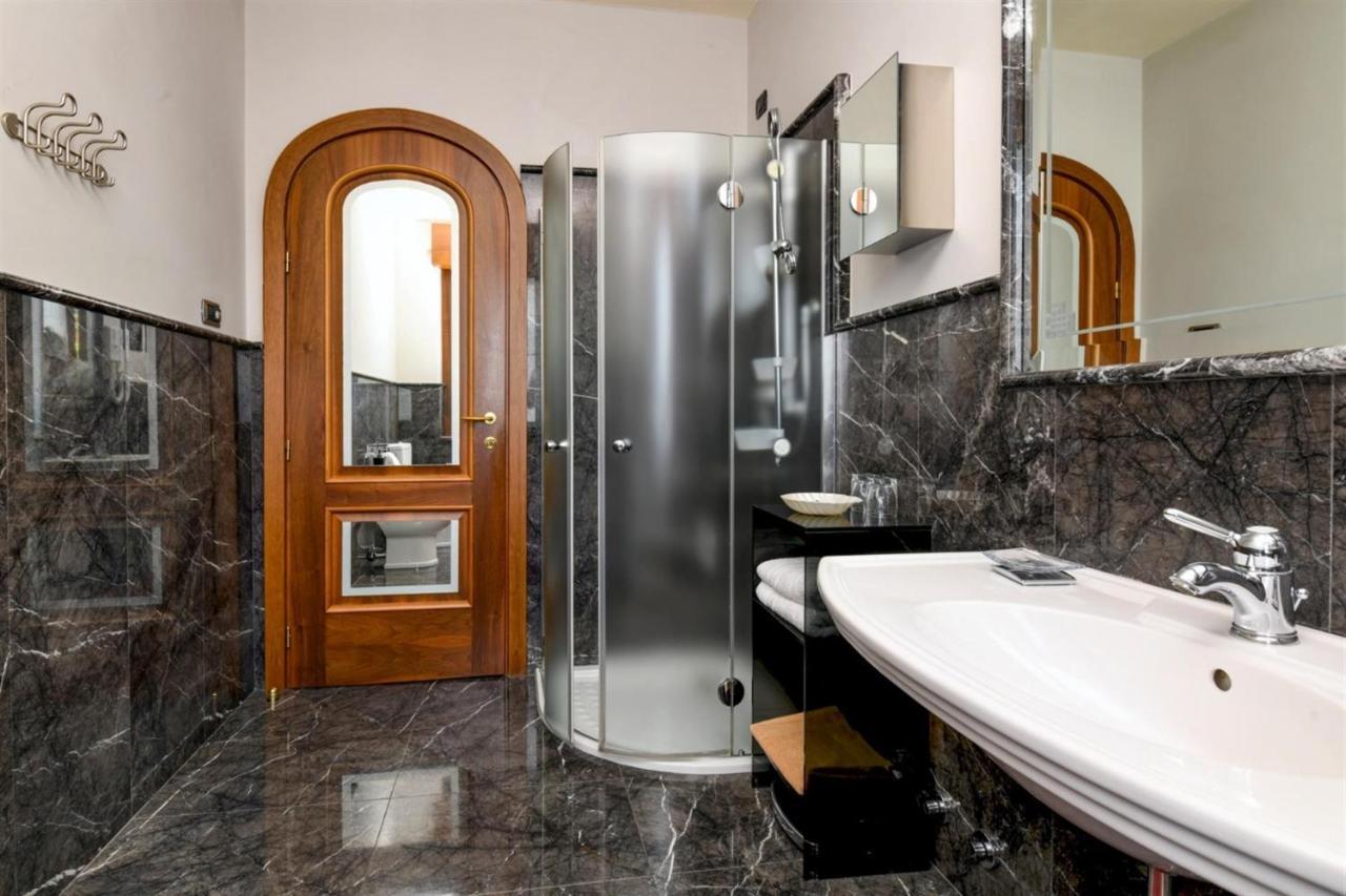 Private Luxury Villa With Pool Moniga del Garda ภายนอก รูปภาพ