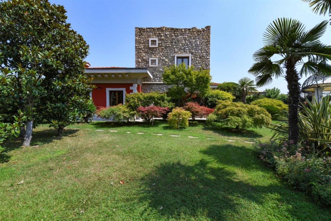 Private Luxury Villa With Pool Moniga del Garda ภายนอก รูปภาพ