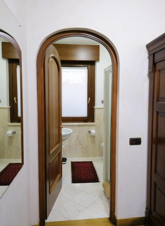 Private Luxury Villa With Pool Moniga del Garda ภายนอก รูปภาพ