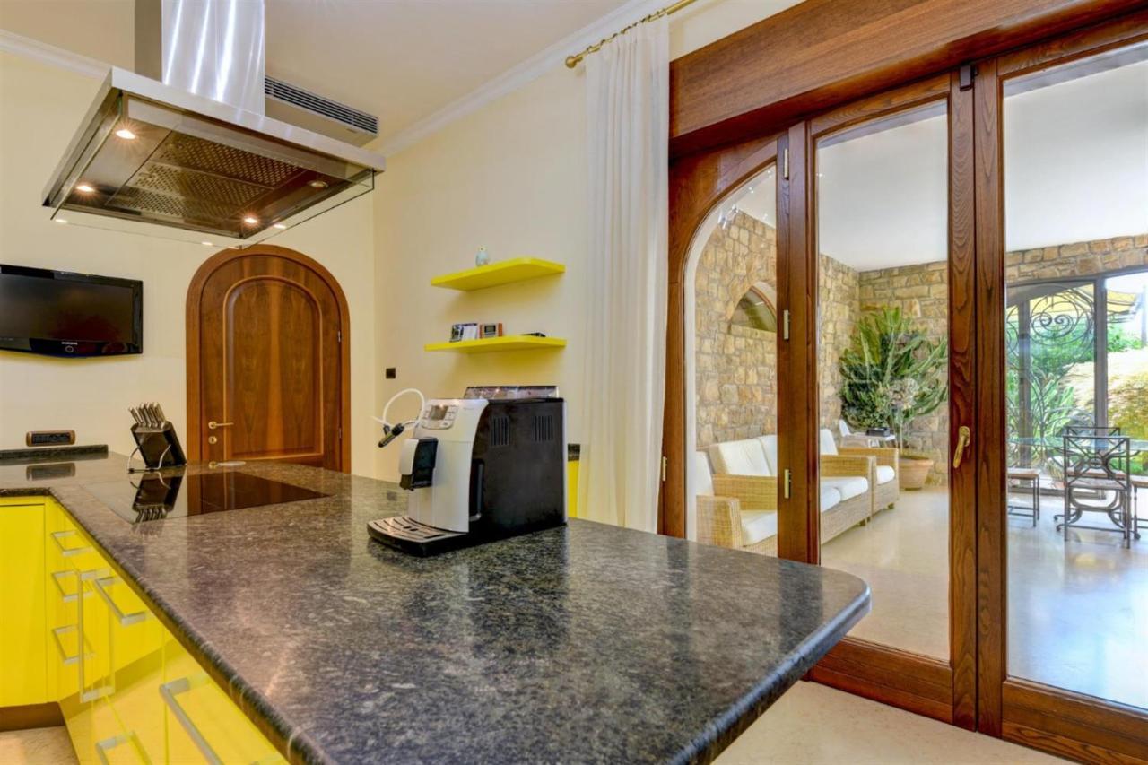 Private Luxury Villa With Pool Moniga del Garda ภายนอก รูปภาพ