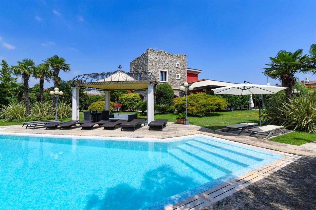 Private Luxury Villa With Pool Moniga del Garda ภายนอก รูปภาพ