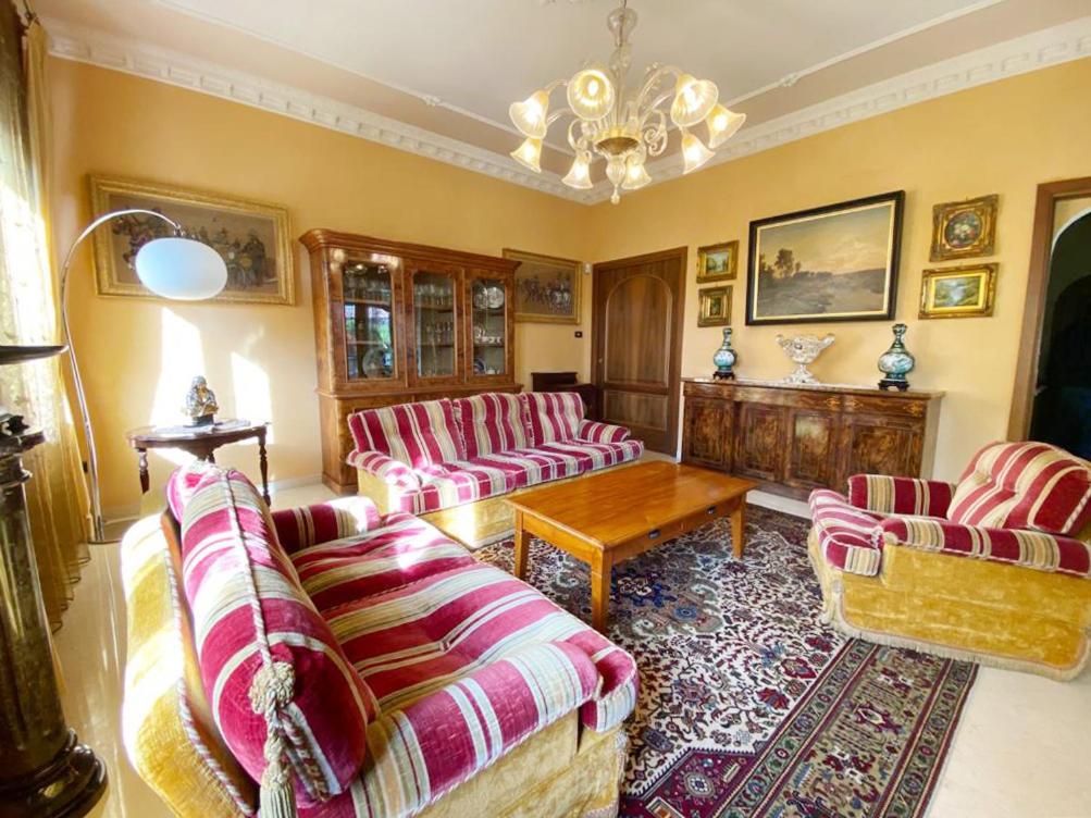 Private Luxury Villa With Pool Moniga del Garda ภายนอก รูปภาพ