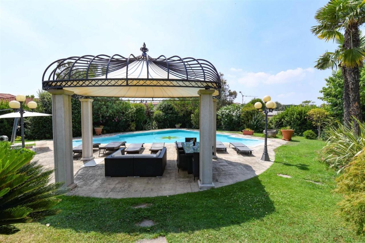 Private Luxury Villa With Pool Moniga del Garda ภายนอก รูปภาพ