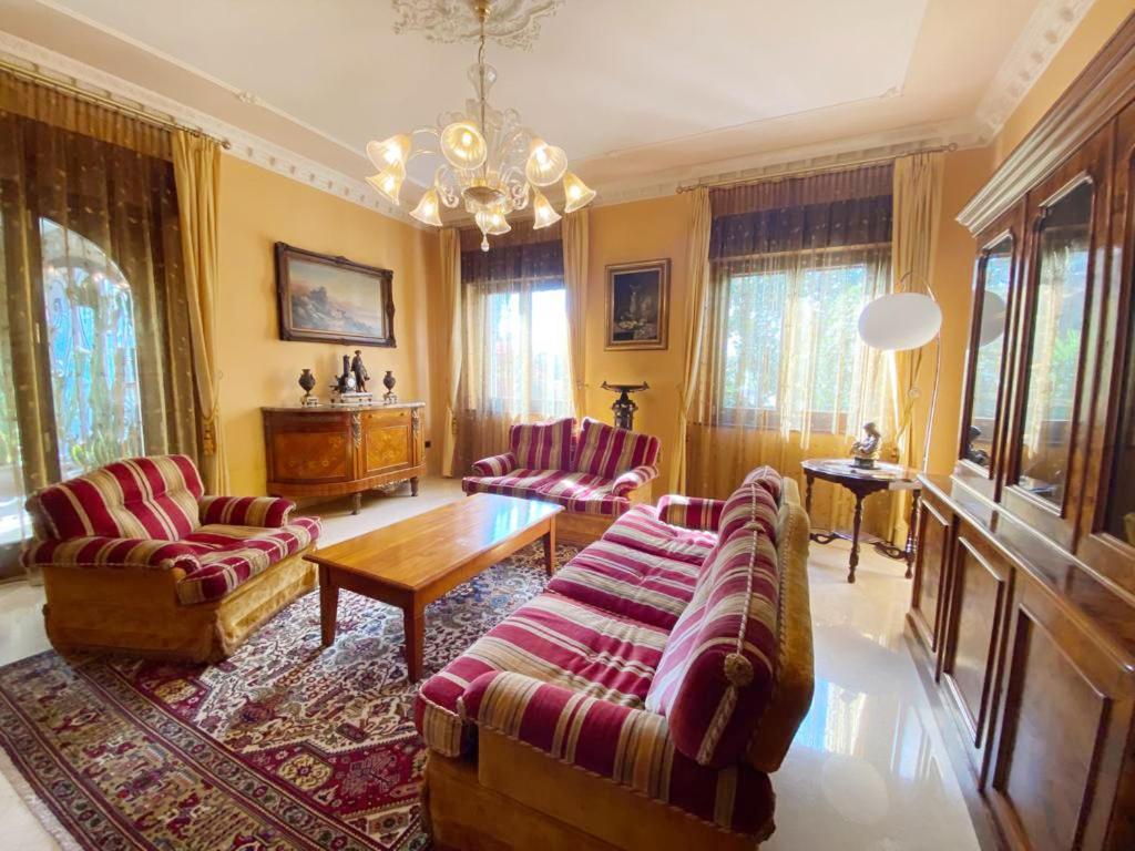 Private Luxury Villa With Pool Moniga del Garda ภายนอก รูปภาพ