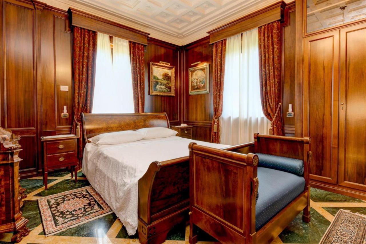 Private Luxury Villa With Pool Moniga del Garda ภายนอก รูปภาพ