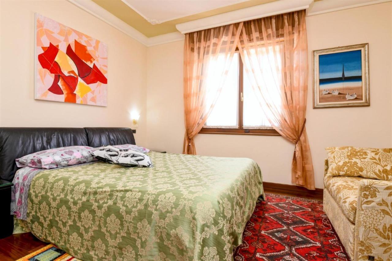 Private Luxury Villa With Pool Moniga del Garda ภายนอก รูปภาพ