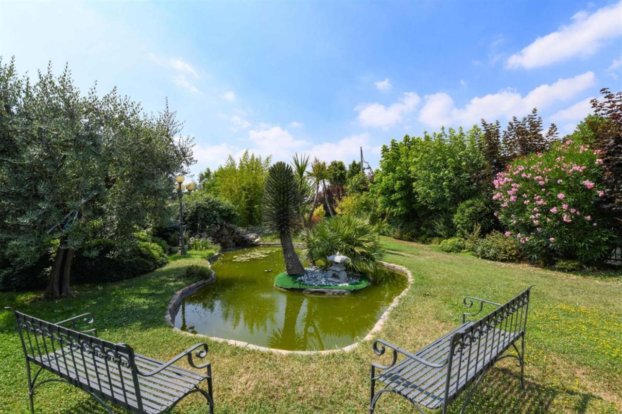 Private Luxury Villa With Pool Moniga del Garda ภายนอก รูปภาพ