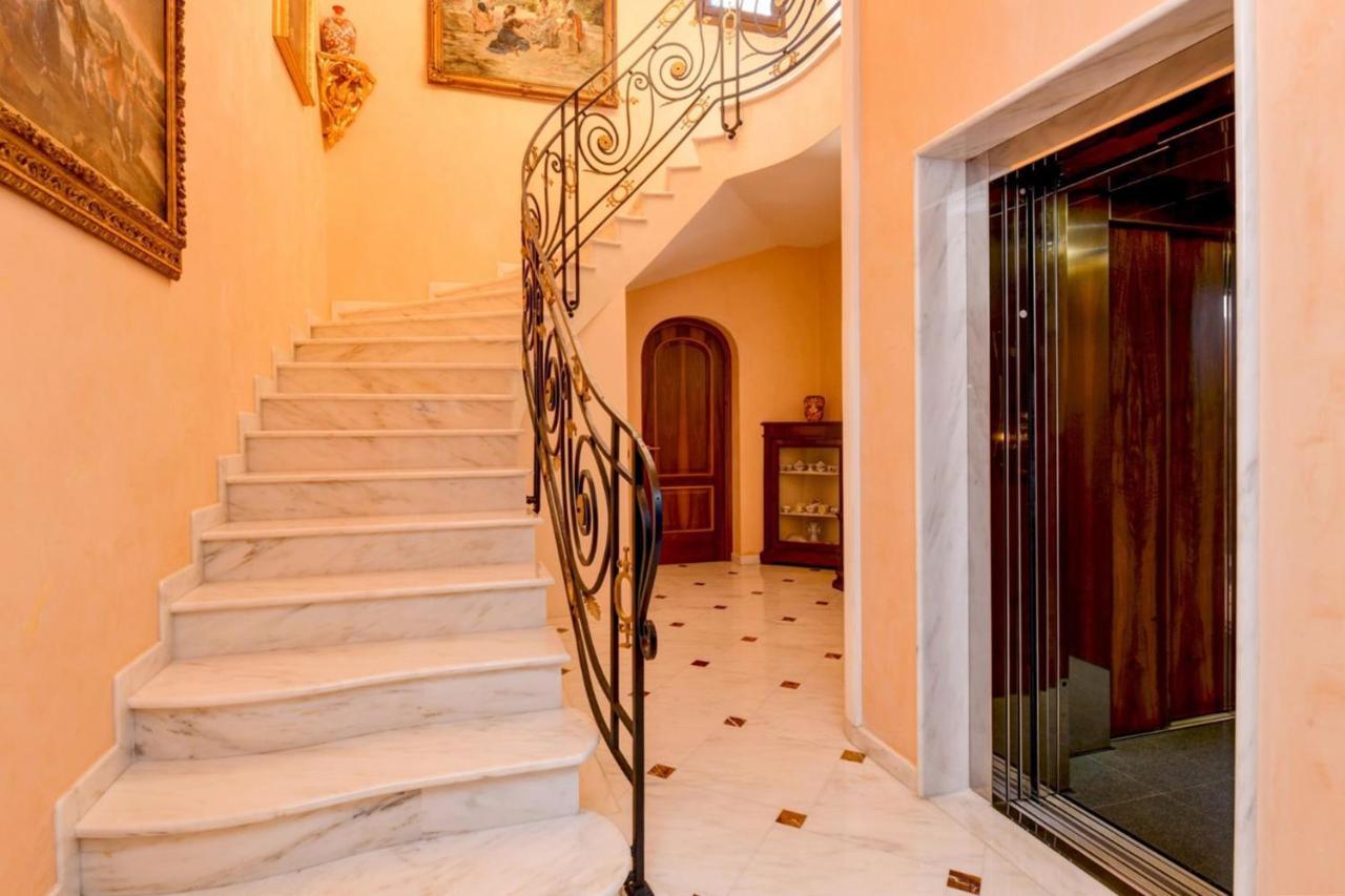 Private Luxury Villa With Pool Moniga del Garda ภายนอก รูปภาพ