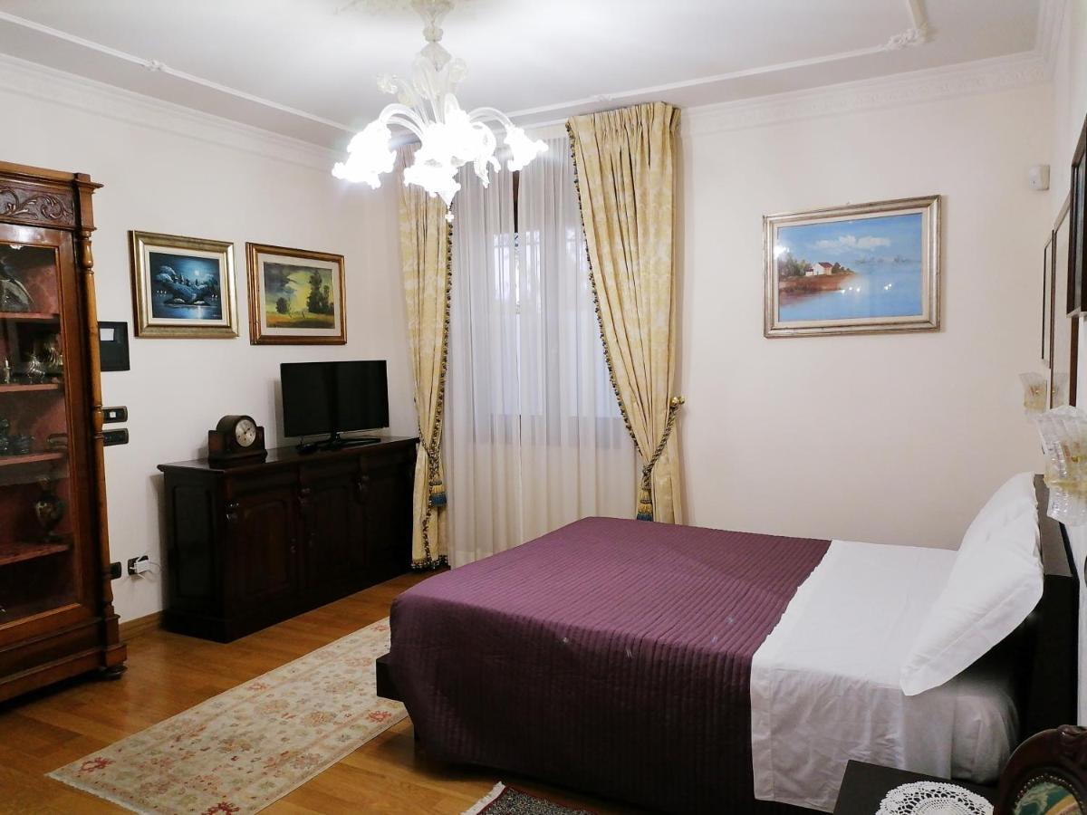 Private Luxury Villa With Pool Moniga del Garda ภายนอก รูปภาพ
