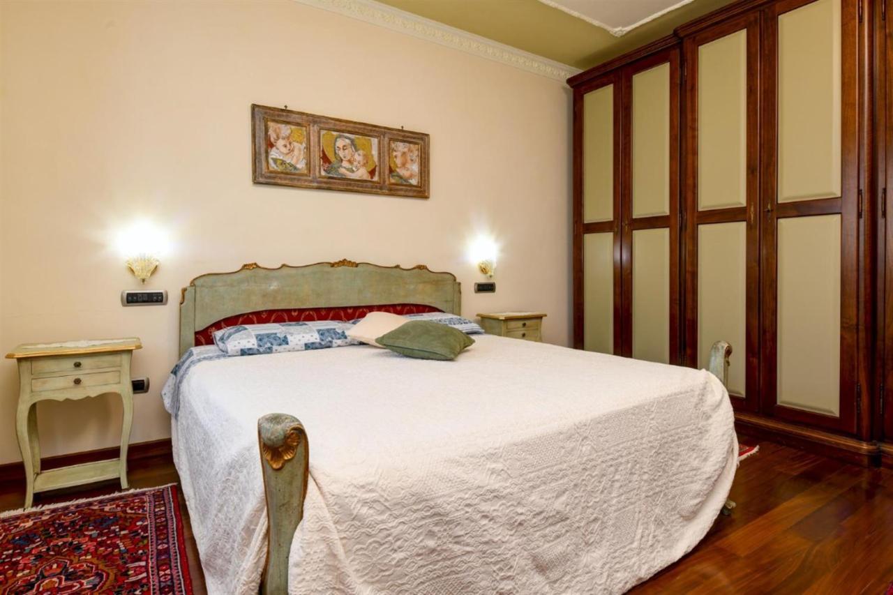 Private Luxury Villa With Pool Moniga del Garda ภายนอก รูปภาพ