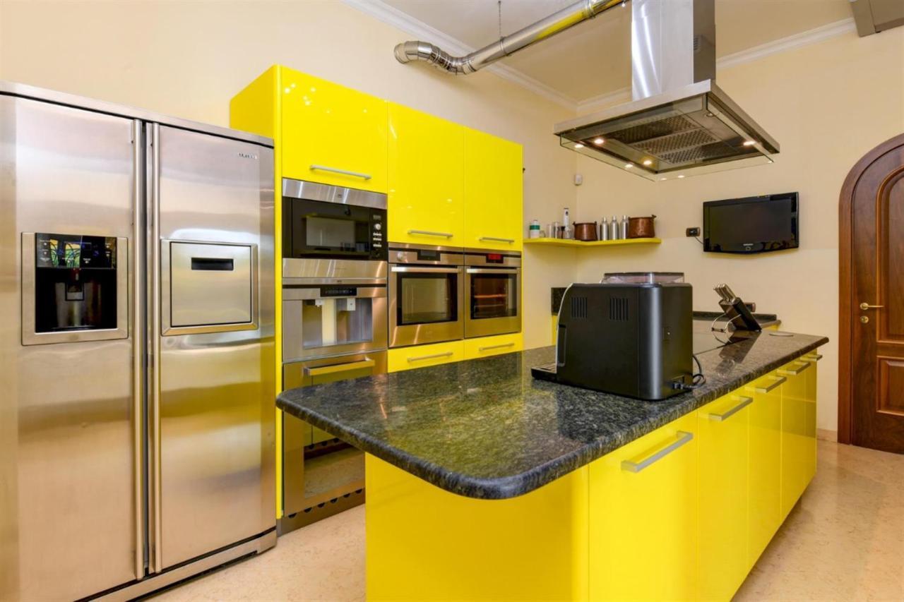 Private Luxury Villa With Pool Moniga del Garda ภายนอก รูปภาพ