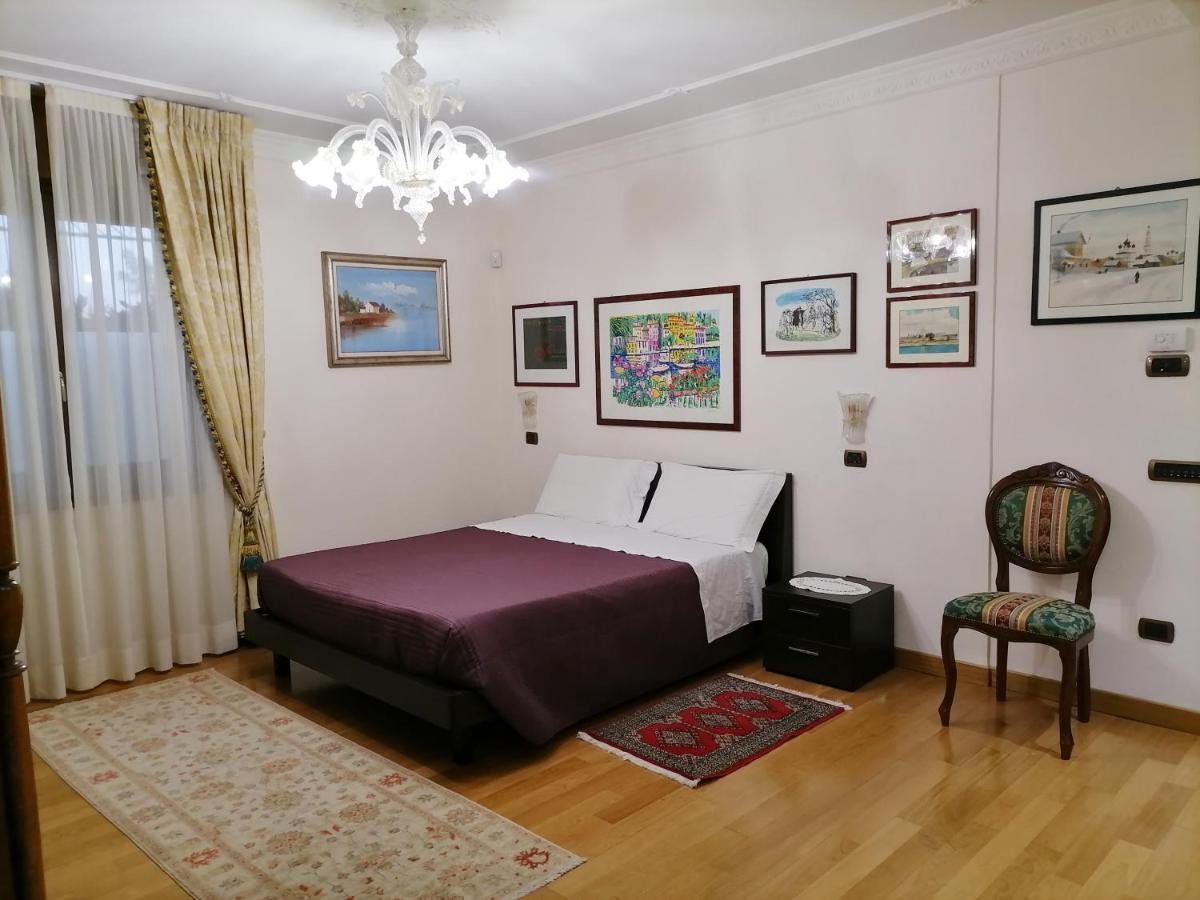 Private Luxury Villa With Pool Moniga del Garda ภายนอก รูปภาพ